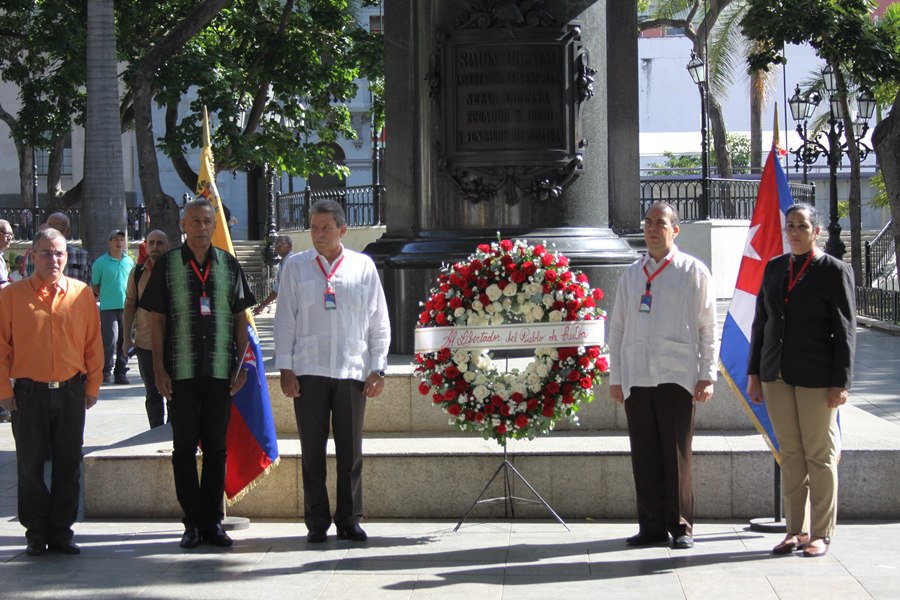 Delegación cubana realiza ofrenda floral en el marco del XXV Foro de Sao Paulo