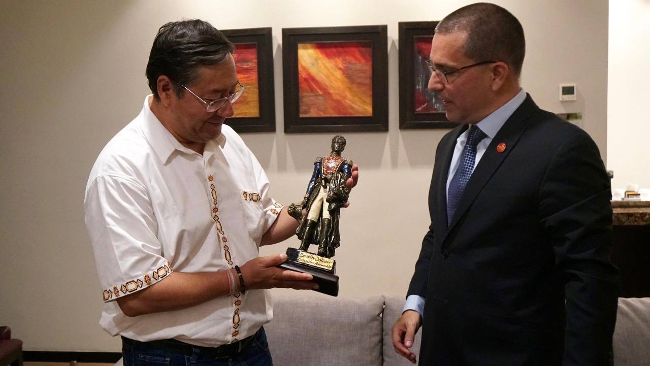 Secretario ejecutivo del ALBA-TCP y presidente de Bolivia discuten Agenda 2030 de la Alianza