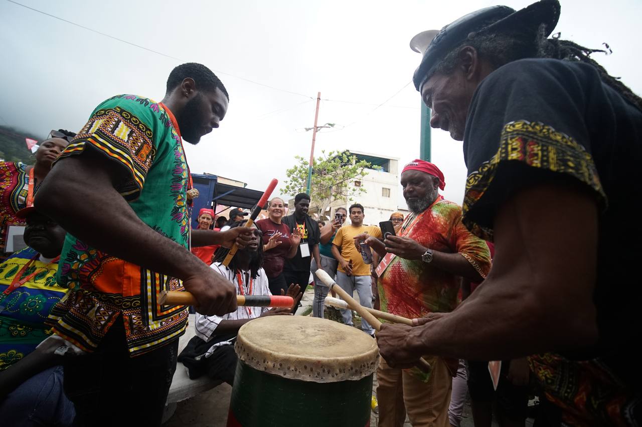 Tambores del ALBA hacen vibrar a La Guaira en honor a San Juan