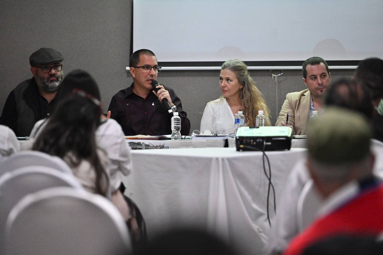 Arreaza destaca la unidad como clave para contrarrestar expansión de nuevas derechas