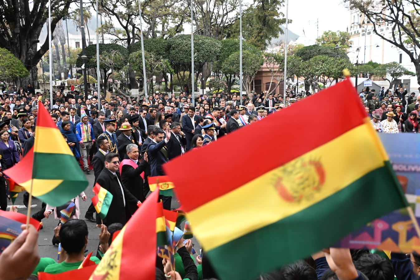 Realizan actos en Bolivia por el 199 aniversario de su independencia con ofrenda a la Pachamama